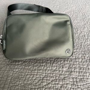 Lululemon Large Belt bag in Sage Grey